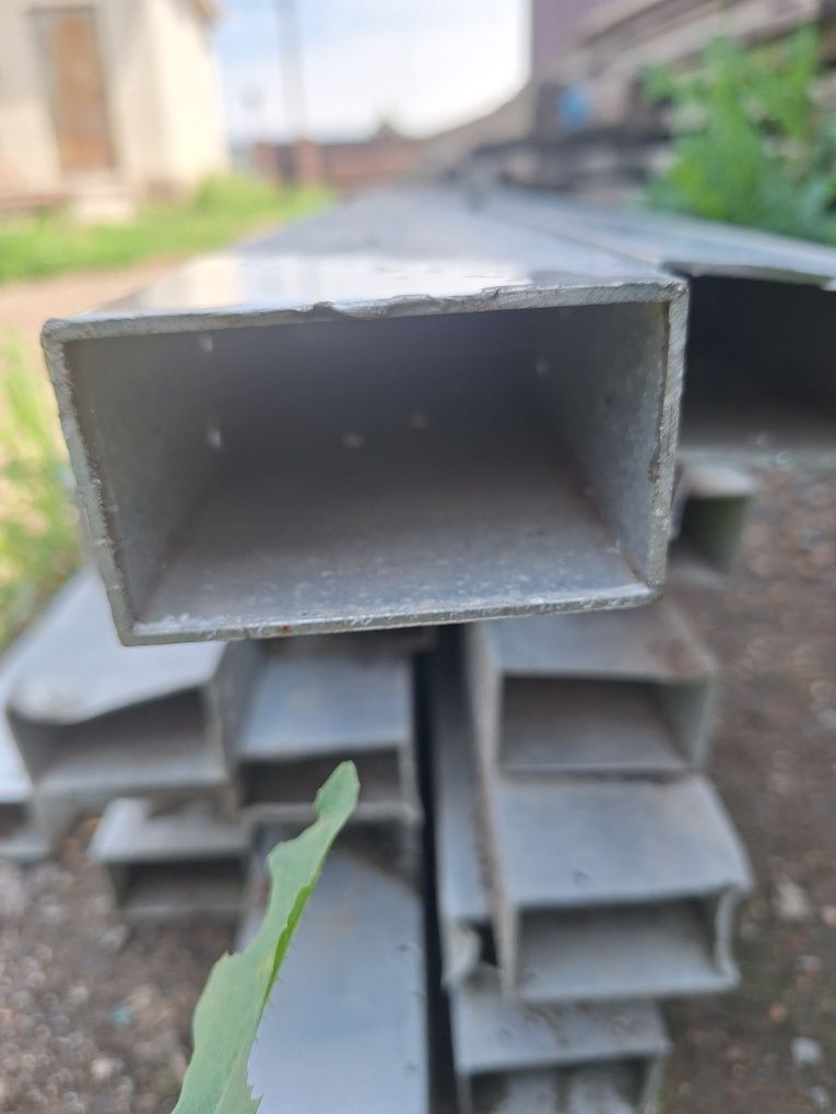 Продам алюминиевый профиль 75×43, стенка 2 мм. Длина 6 метров.