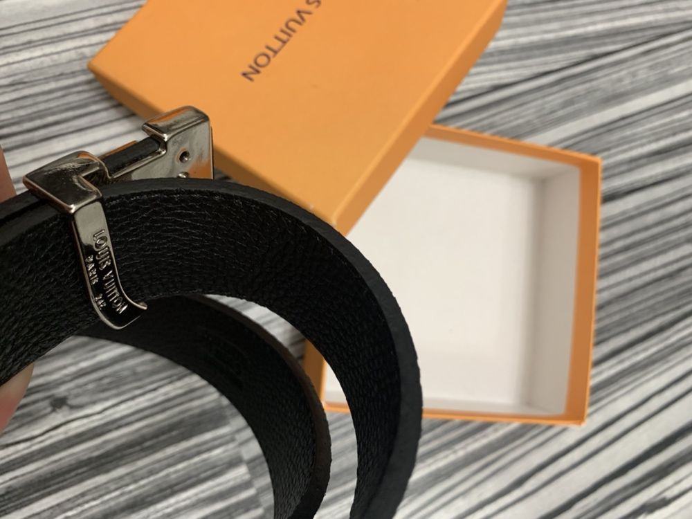 Curea LOUIS VUITTON -gravura interior:Piele naturală ! toate inscripti