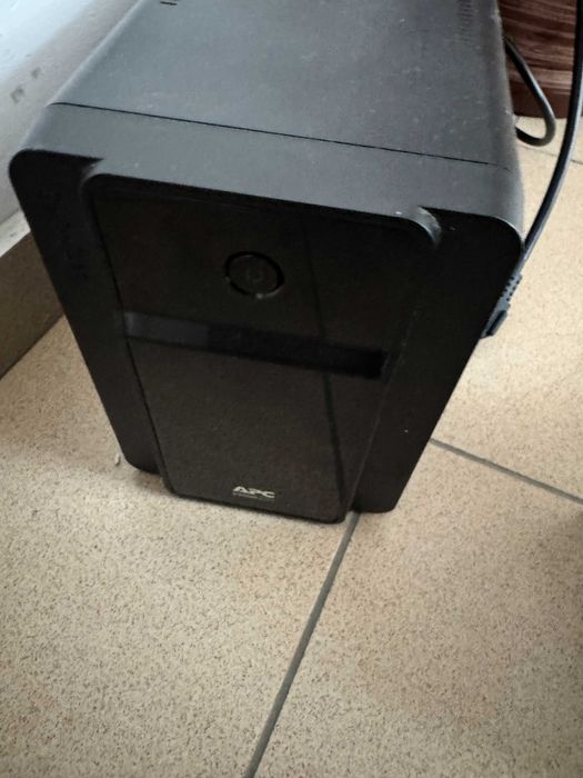 UPS APC 1600VA 900W