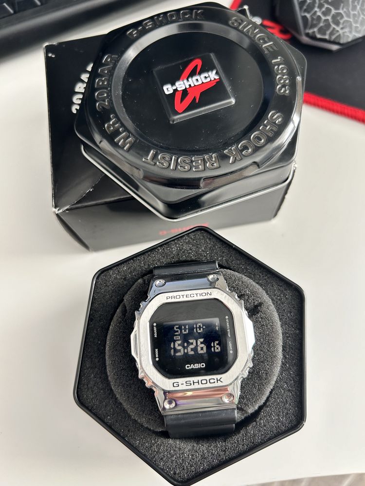 Продам CASIO G-Shock GM-5600B пластик, сталь.