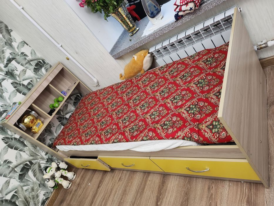 Детская кровать в хорошем состоянии, без матраса.
