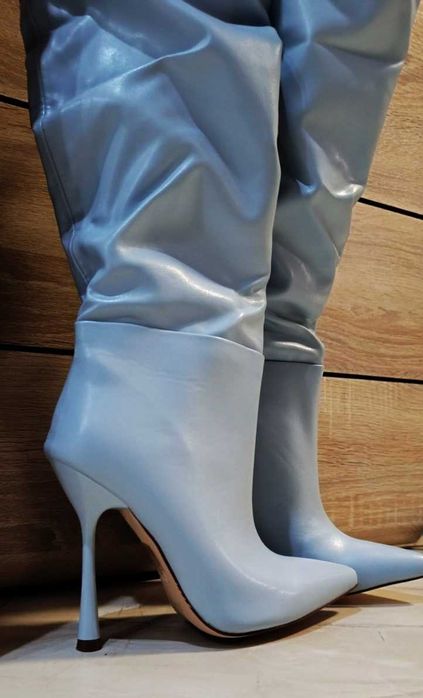 Елегантни дамски ботуши в нежен син цвят