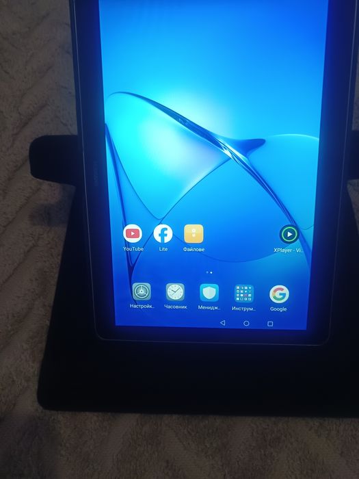 Tablet Huawei 10 инчов запазен със стъклен протектор и калъф 360*