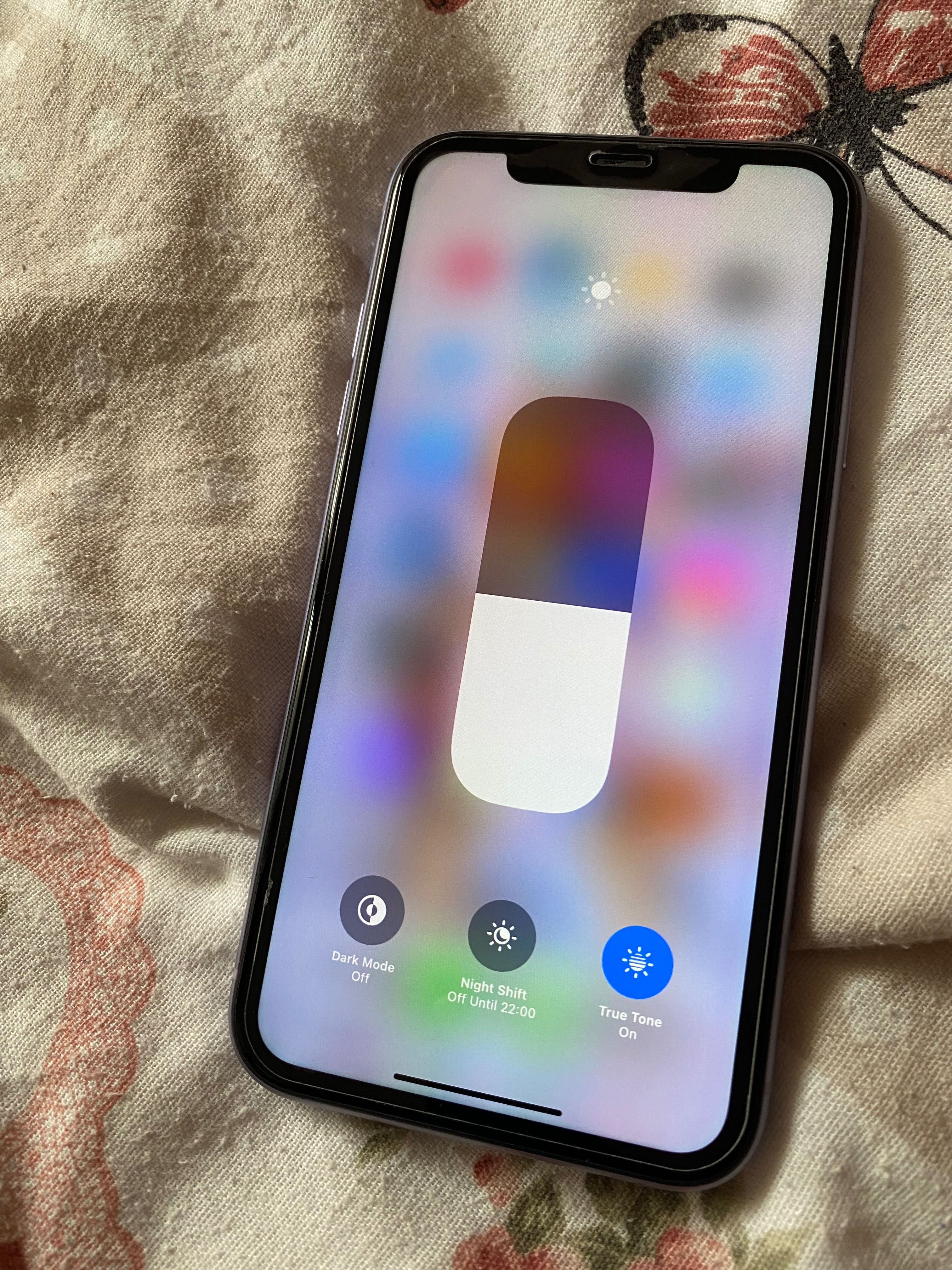 iPhone 11 с кутия