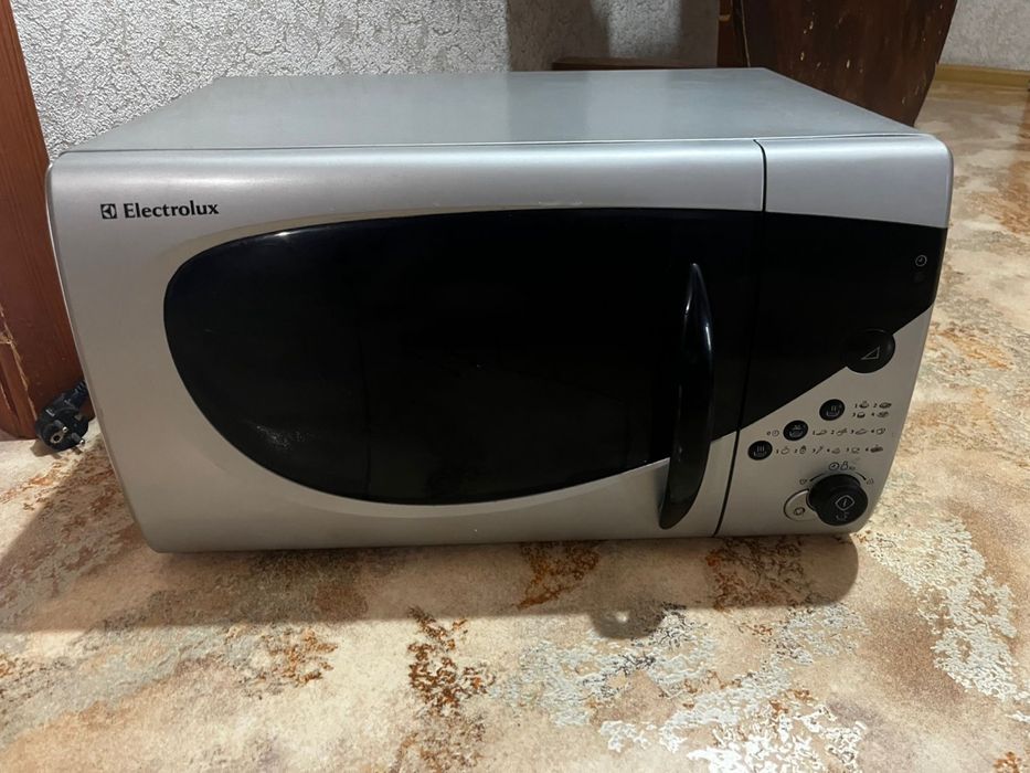 Продам микроволновку Electrolux. 15000