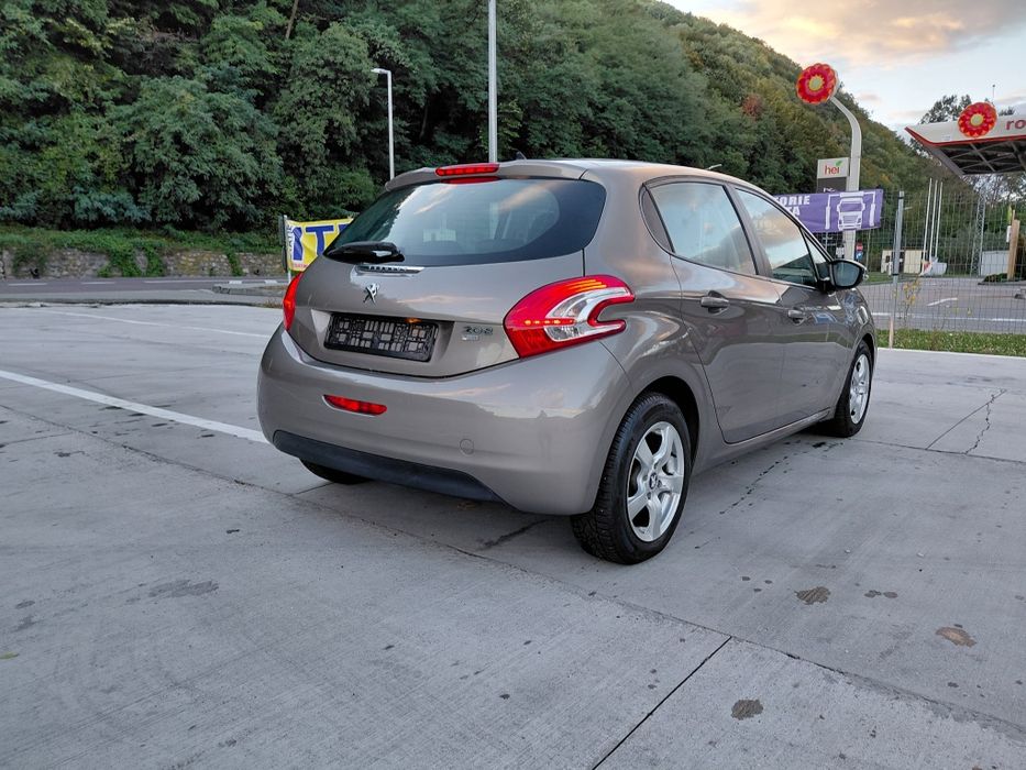 Peugeut 208 1,6 diesel an 2013 euro 5 Navigație /Incalzire scaune /