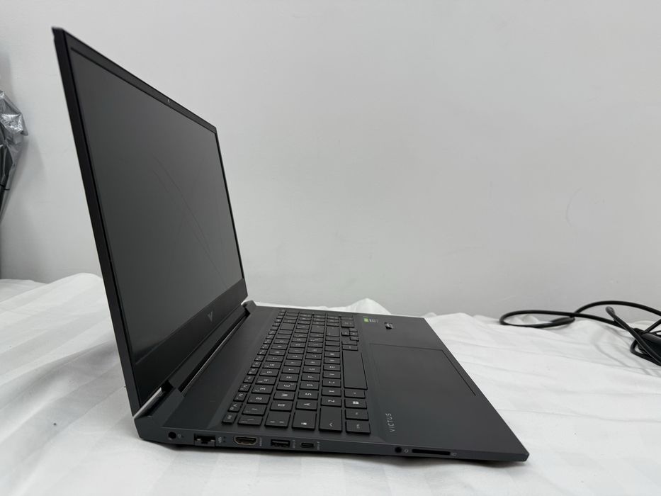 Vând Laptop HP Victus 16 - Rtx 3060 - 144hz + încarcător