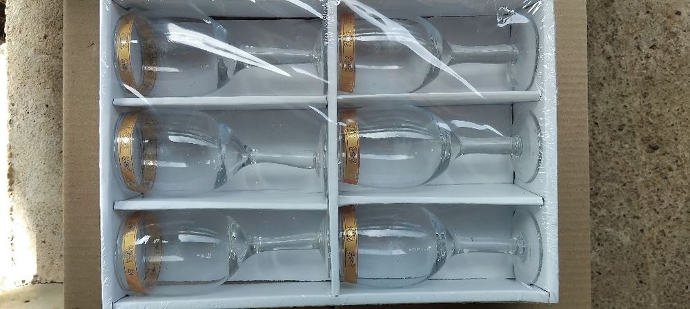 Set pahare aurite cu picior