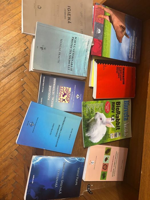 Vand pachet de cărți de Med.  veterinara-Iași cuprins din 15 manuale