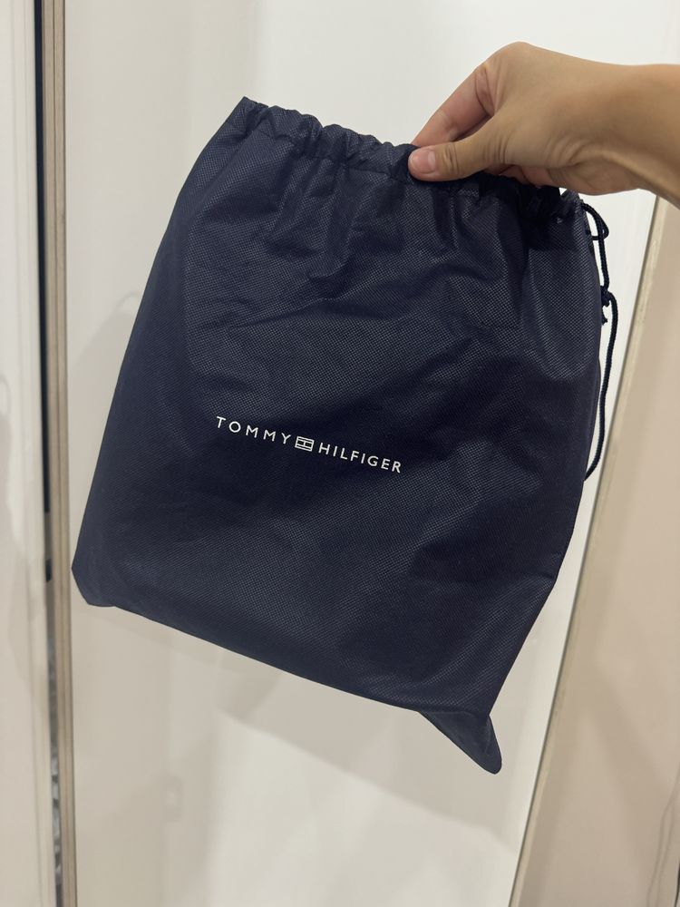 Продам сумочку Tommy Hilfiger