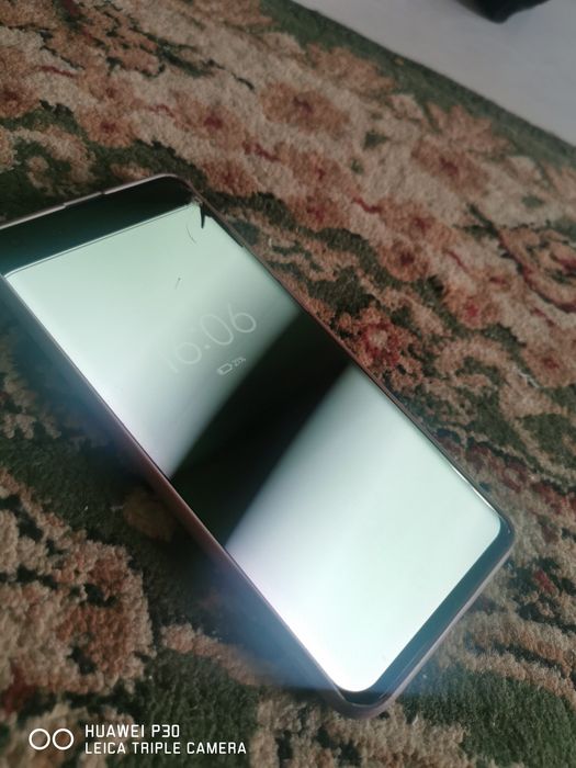 Продается mi 10 с разбитый дисплеем