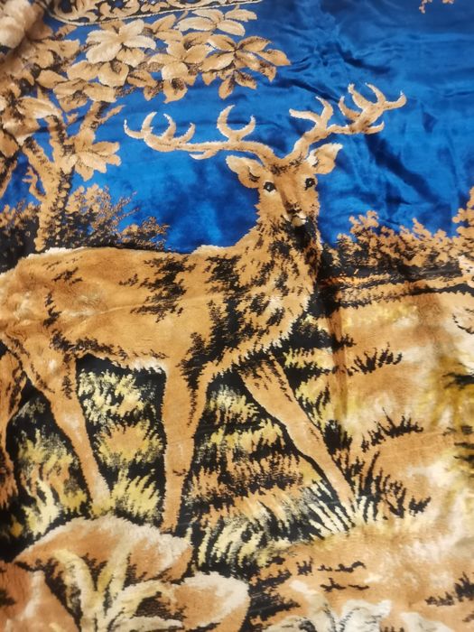 Кувьор старинен с кукички за закачане и ресни