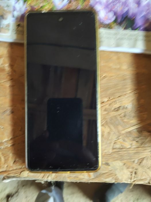 Vând telefoane mobile accesorii LG k20 și IHUNT S21 baterii solare