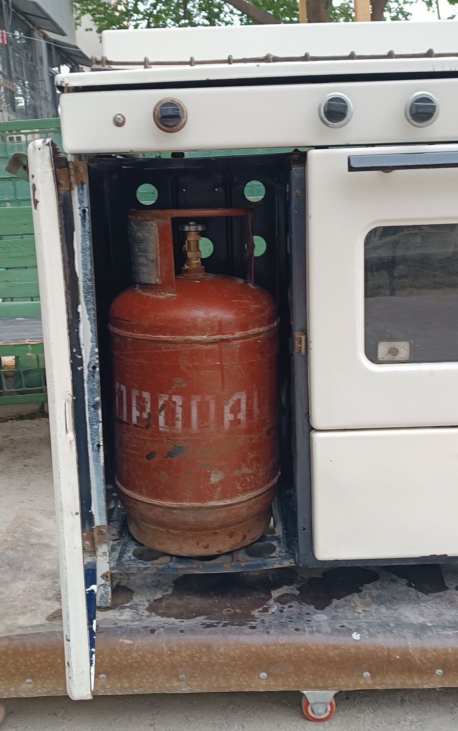 Газовая плита с балоном состояние хорошее СССР