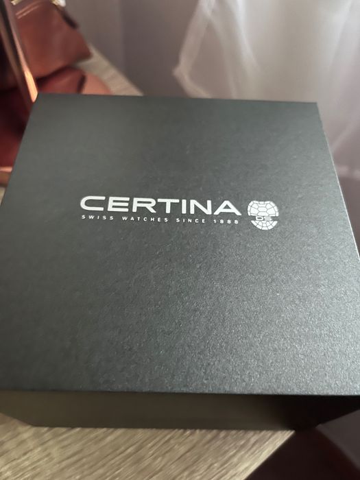 Часовник Certina с диаманти