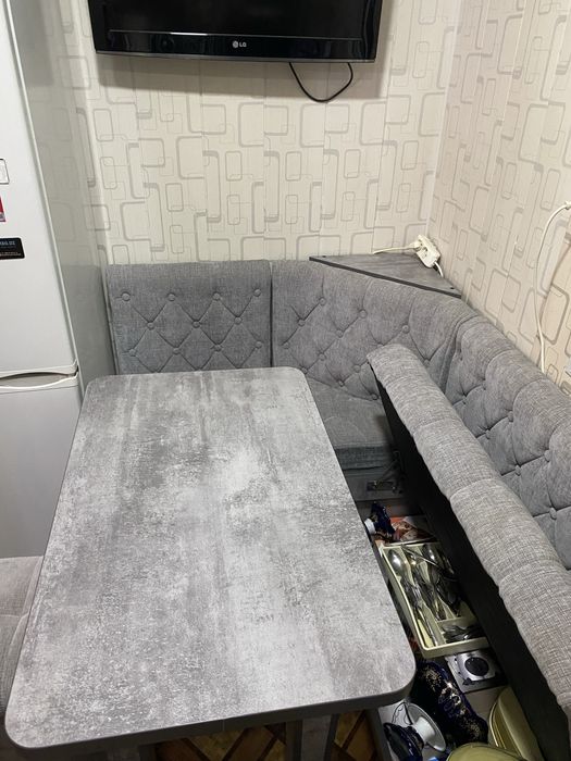 Продается уголок в отличном состоянии