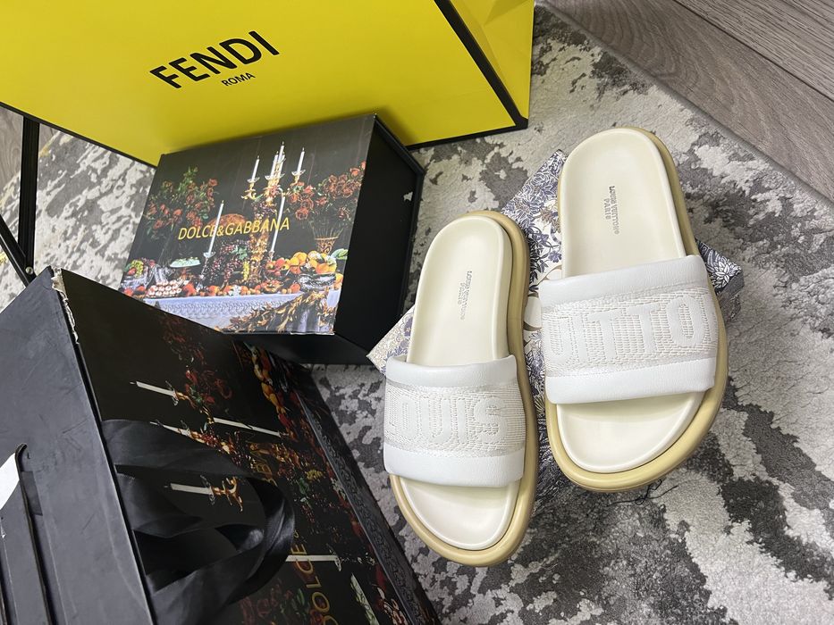 Papuci-Slapi Louis Vuitton  - POZE REALE- calitate superioară