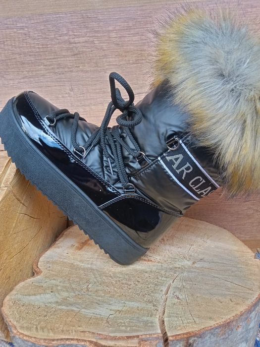 Дамски зимни апрески в сребристо сив цвят с пухче.