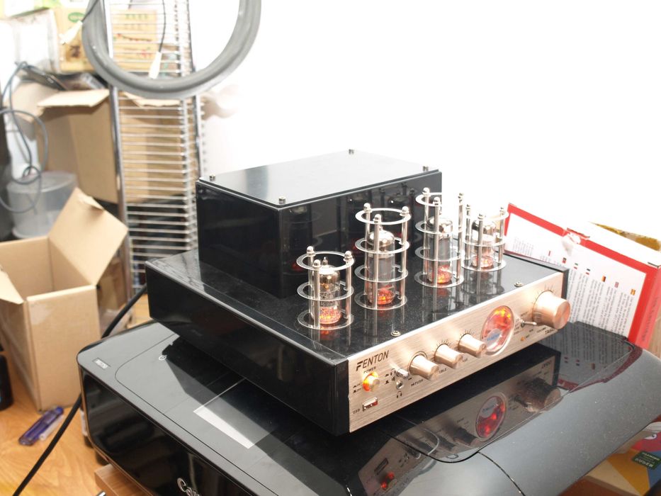 De vanzare amplificator cu tuburi electronice hibrid FENTON