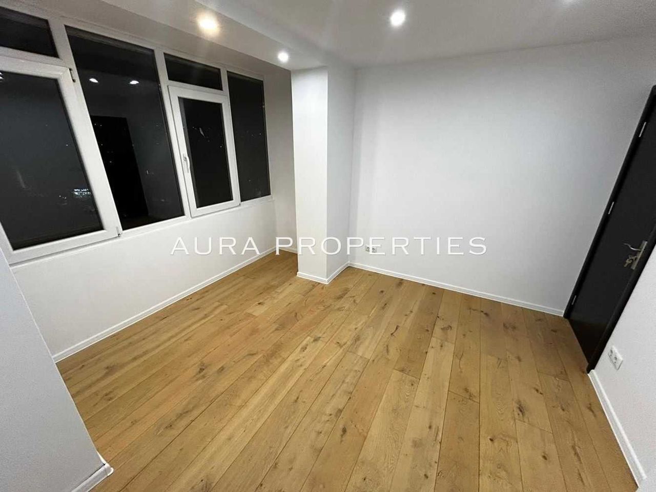 Продава се Тристаен апартамент в Разград, Център - 70 кв.м за 1530 €/кв.м - Снимка #4