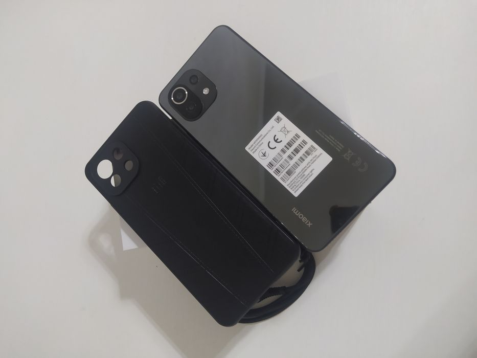 Продам Xiaomi Mi 11 lite в отличном состоянии