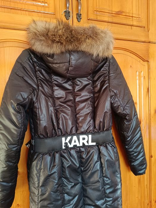 Продавам Дамско Яке с Естествен Пух