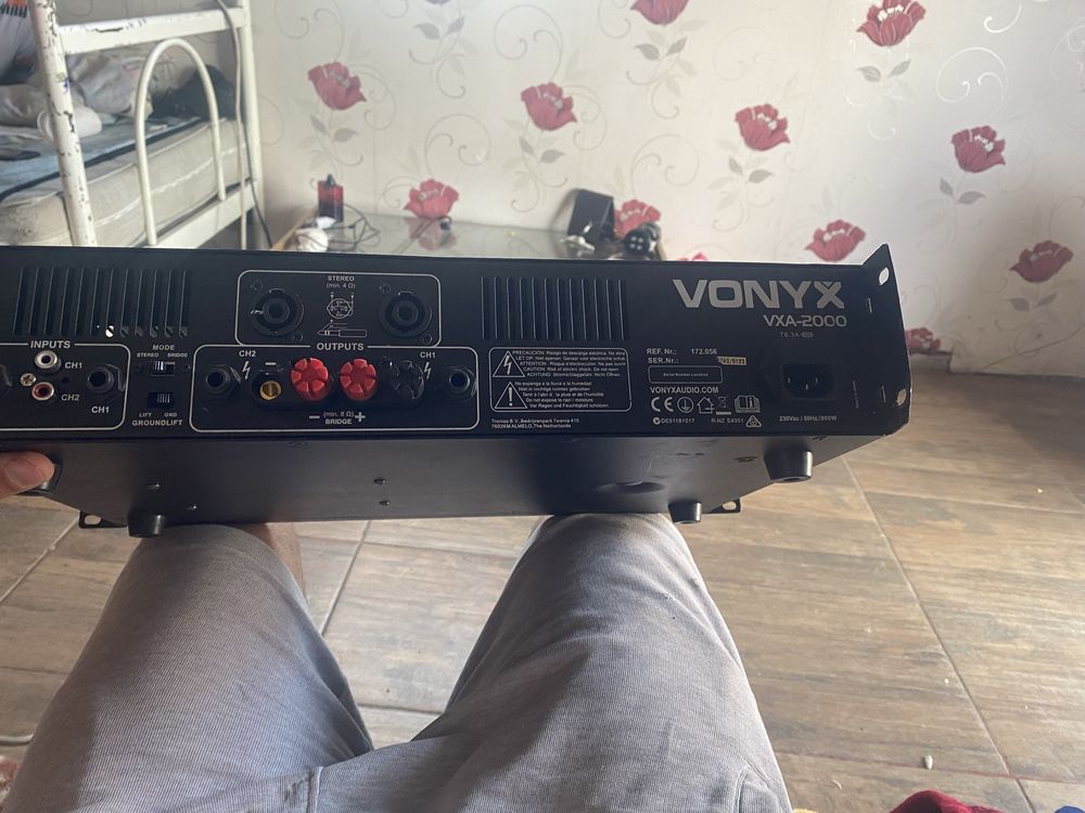 vând amplificator vonyx VXA-2000