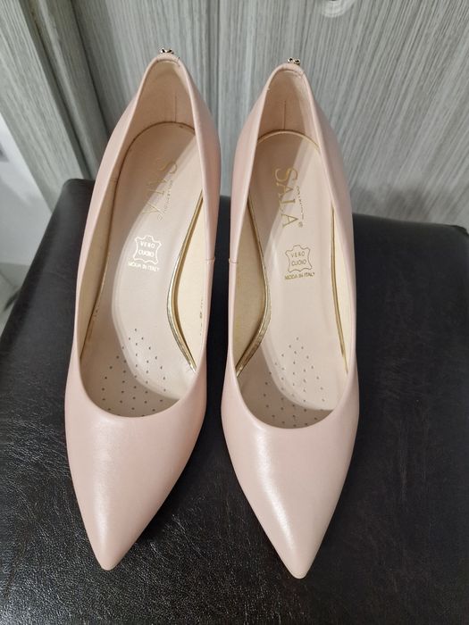 Pantofi din piele,model deosebit