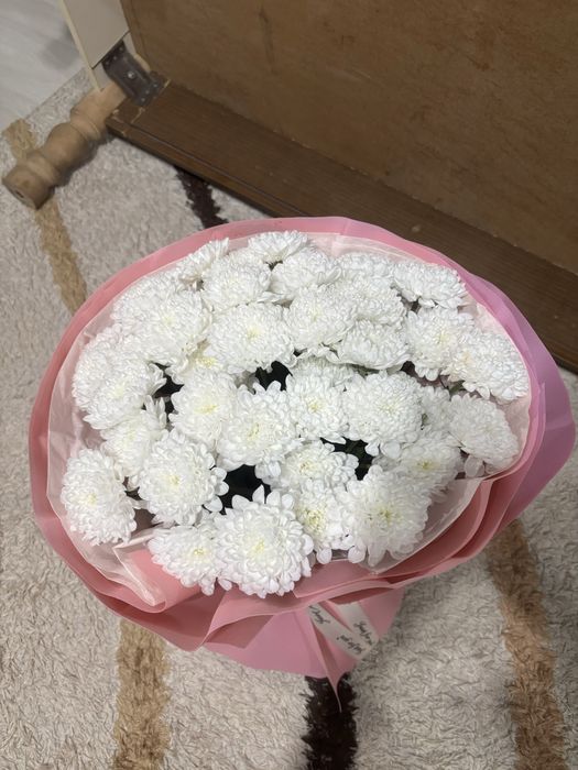 Букет белых хризантем