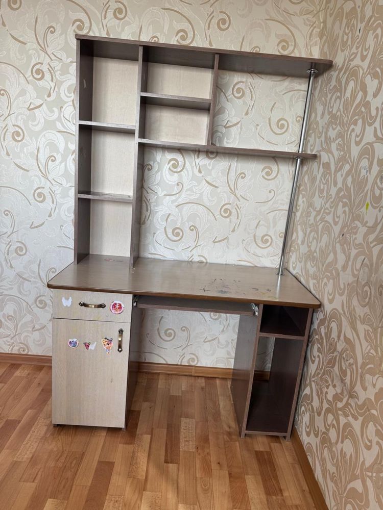 Продам компьютерный стол