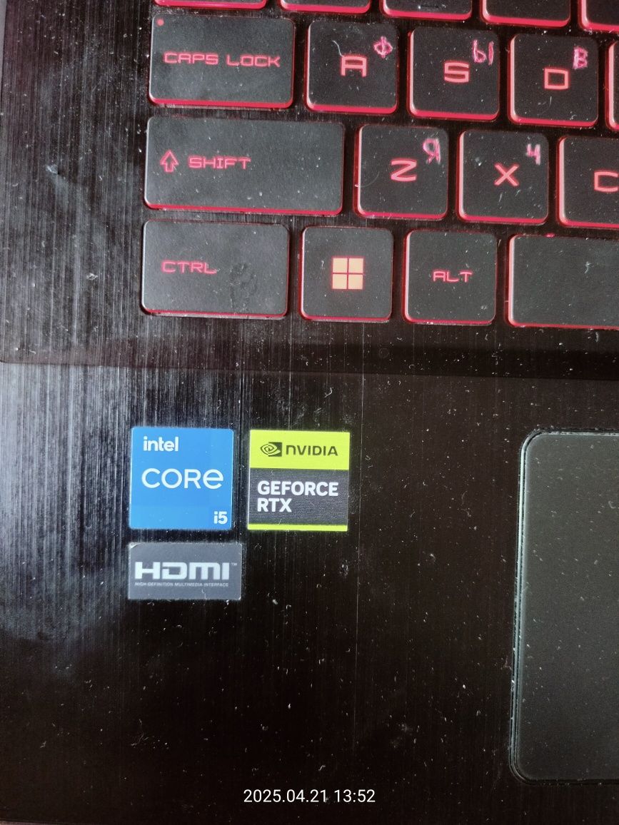 MSI laptop igravoy noutbuk