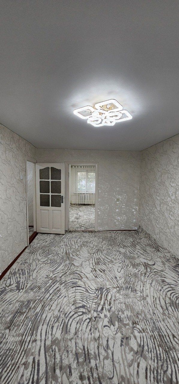 Продажа квартиры 

Чиланзар 23 квартал  
2/5/5. Балкон 2*6 метров 
Кир