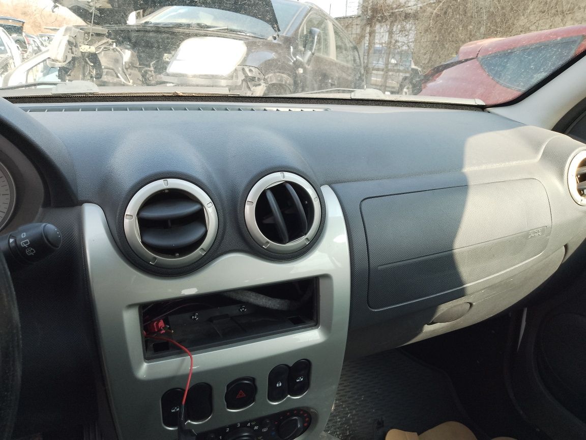 Продавам на части Дачия Логан 2012г 1.5dci