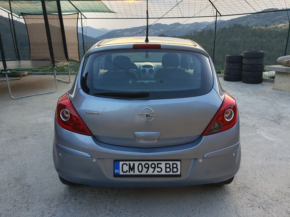 Opel Corsa D 2009 1.2i automatic