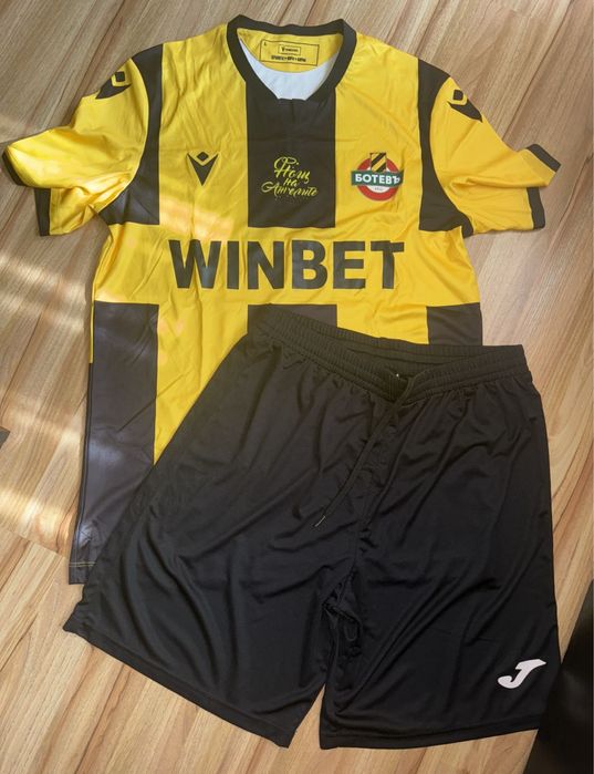 Футболен екип Ботев