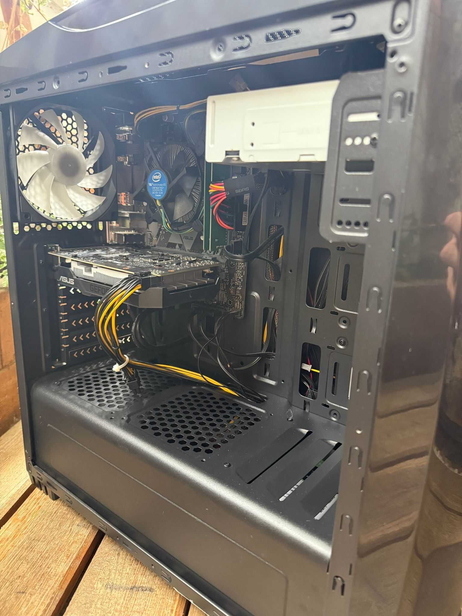 Vand PC Gaming Low End - 900 Lei