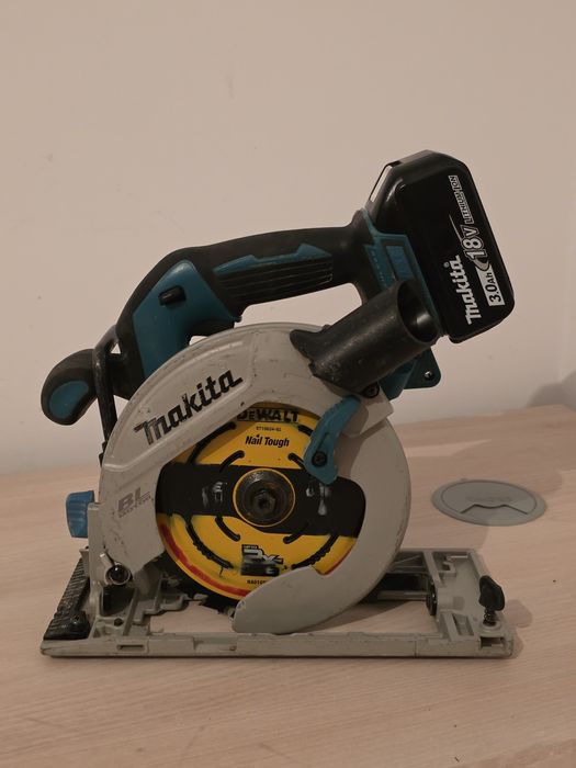 Makita DHS680 fierăstrău circular cu acumulator 18V