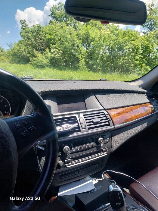 Продавам x5 3.5i e70