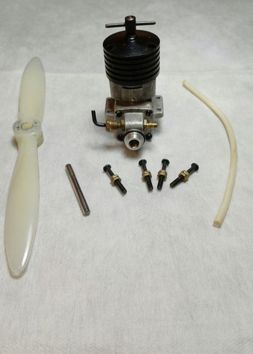 Vând motor diesel nou 2,5 cm³ modelism