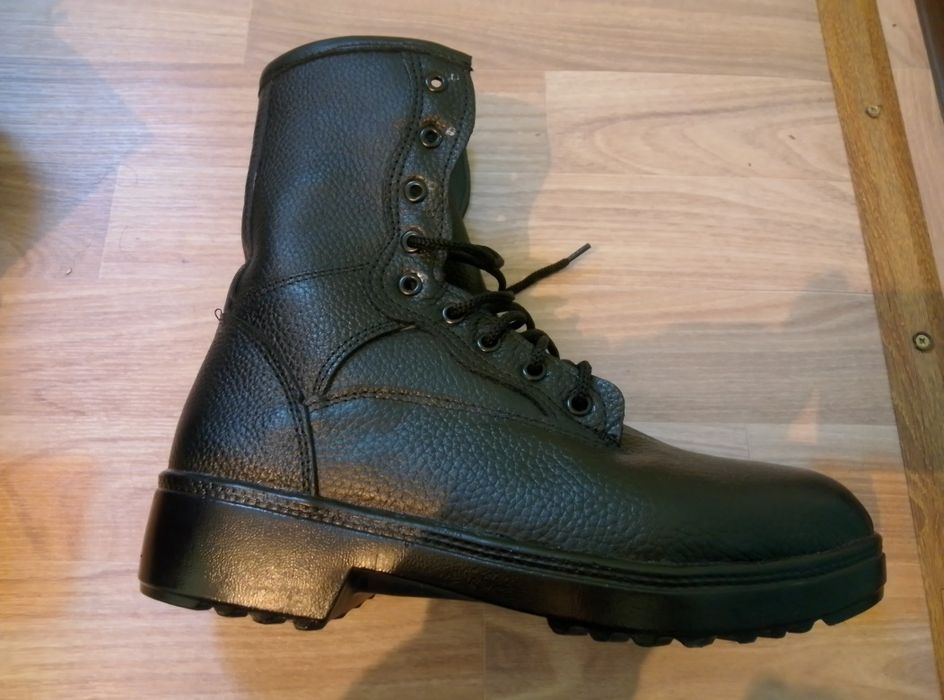 Берцы новый  срочно