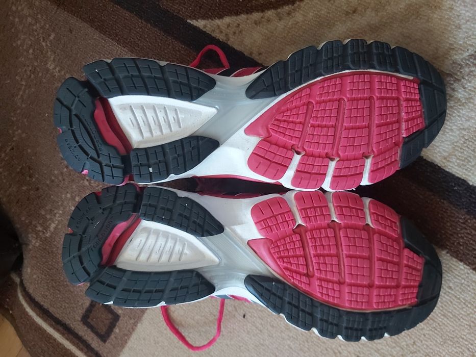 Маратонки Mizuno, Nike, Adidas и HOKA