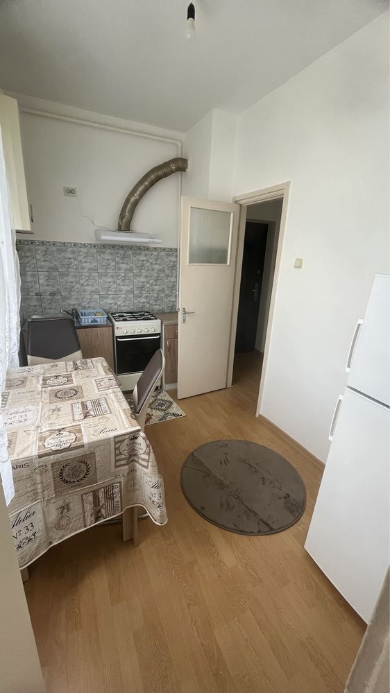 Inchiriez  Apartament 2 camere - zona Piata Tractorul Brașov