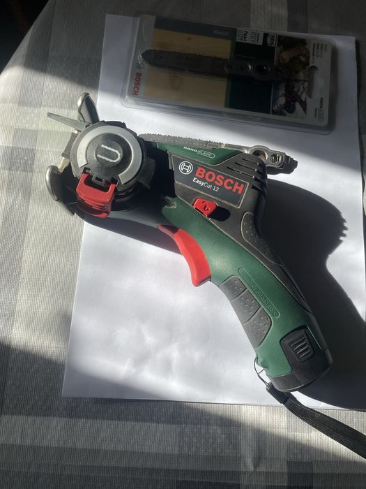 Акумулаторно трионче Бош