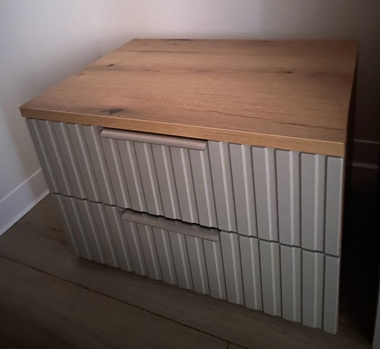 Vand 2 noptiere dormitor