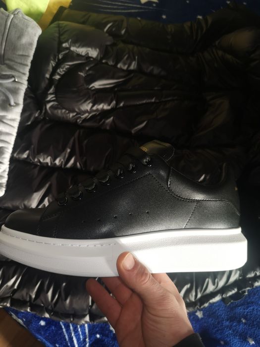 Schimb Alexander Mcqueen cu j4