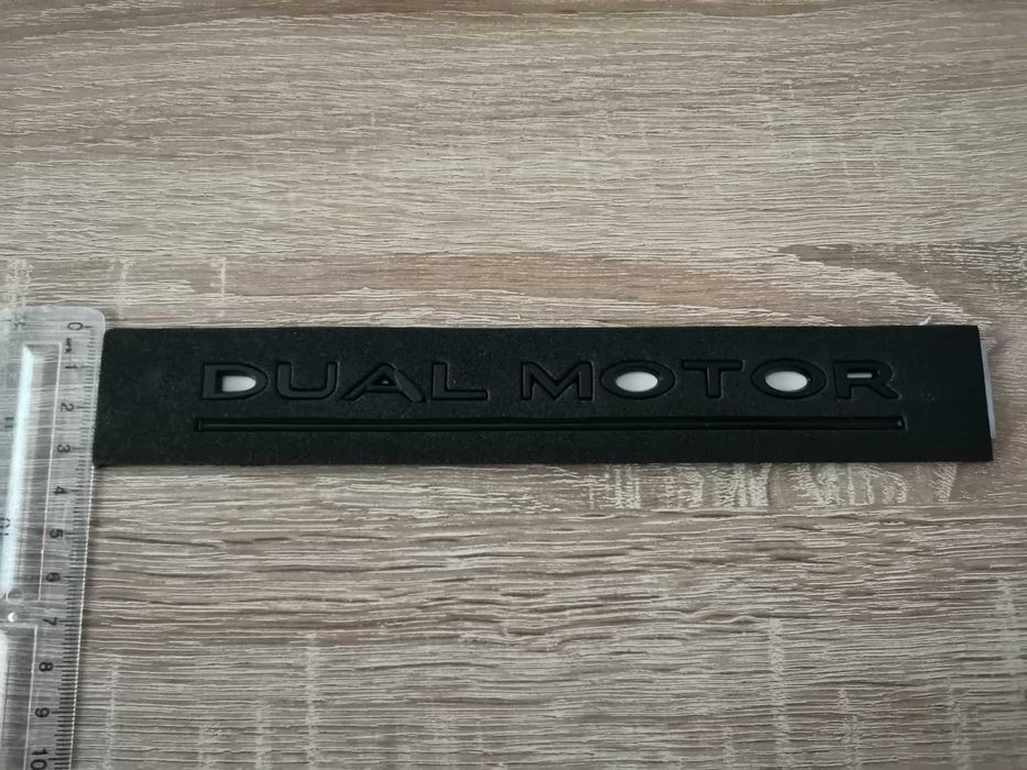 Tesla Dual Motor черен гланц надпис