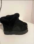 Ugg imblanite pe interior