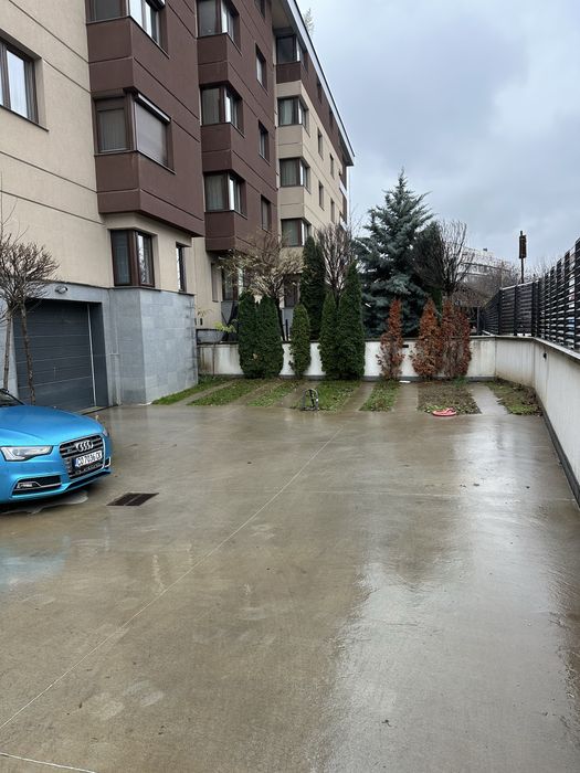 Парко място в Кръстова вада