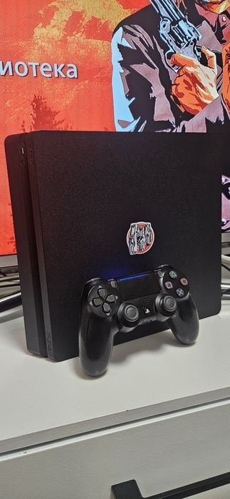 Продам PS4 Slim + 4 диска в подарок