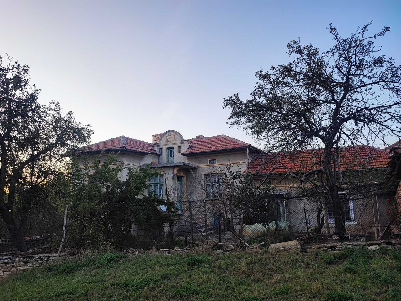 Продава се Къща в Варна, Генералите - 200 кв.м за 128 €/кв.м - Снимка #2